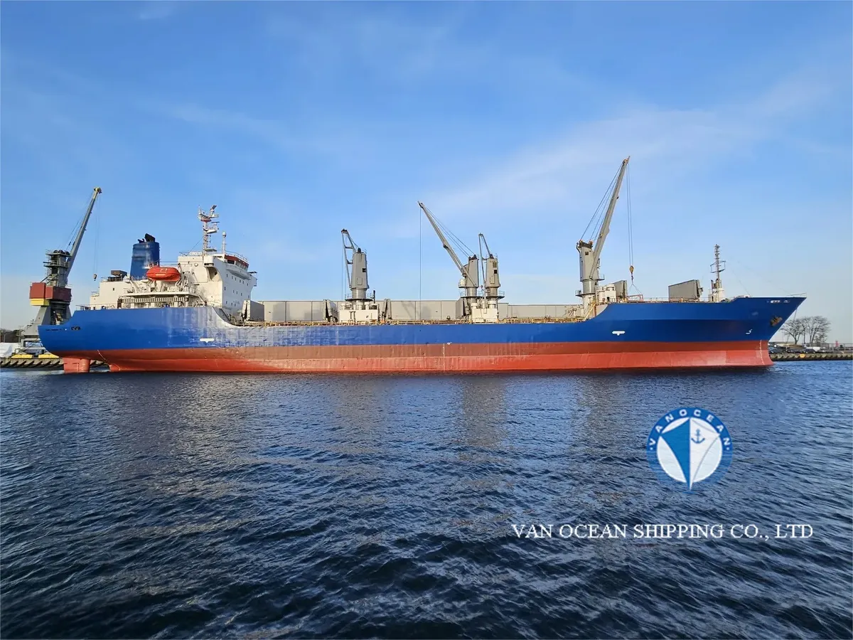 Navire frigorifique à vendre