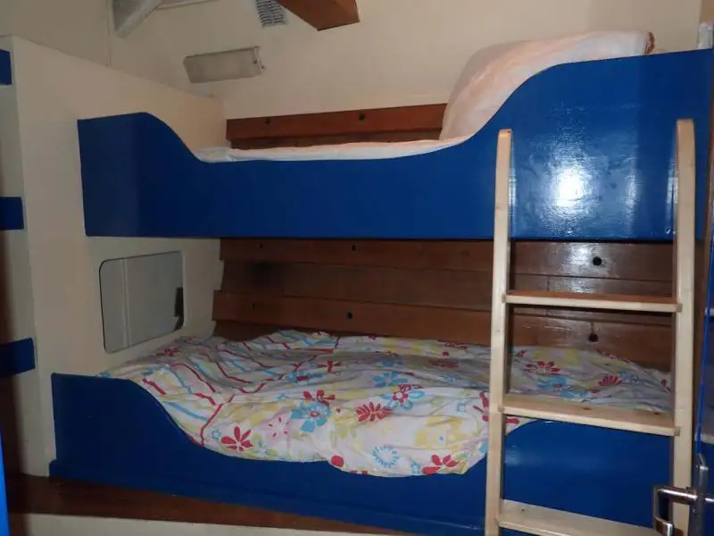 Navire d'arpentage à vendre