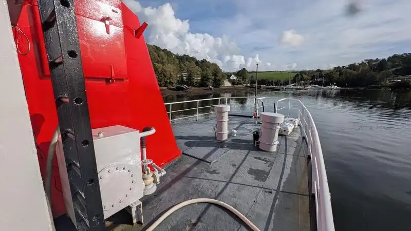 Navire d'arpentage à vendre