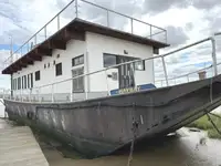Barge d'hébergement à vendre