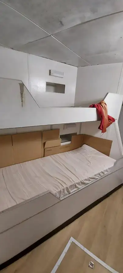 Bateau de transport d'équipage à vendre