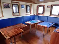 Navire d'arpentage à vendre