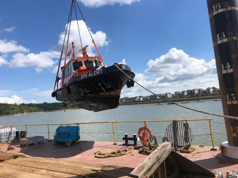 Navire d'arpentage à vendre