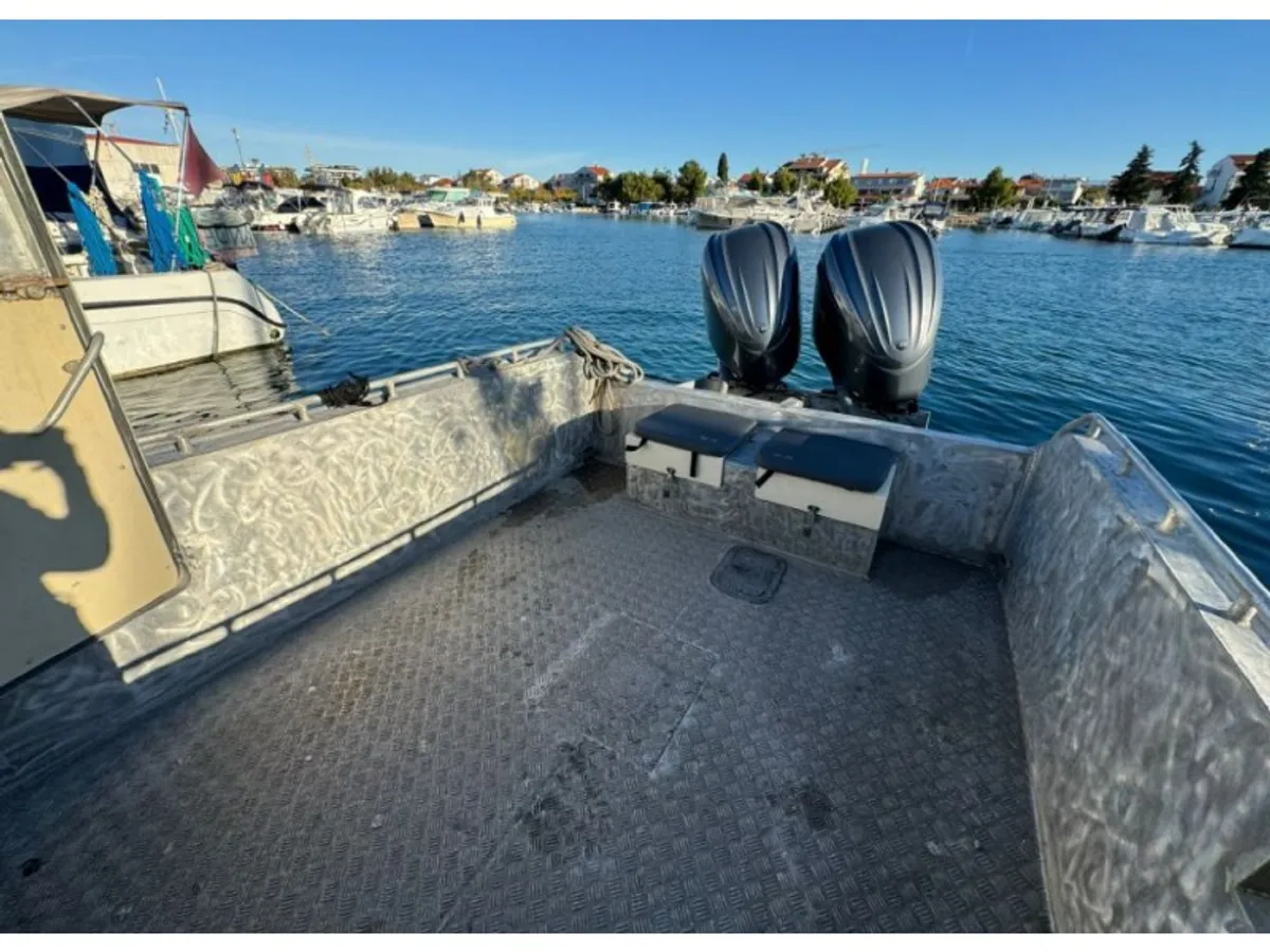 Bateaux de travail à vendre