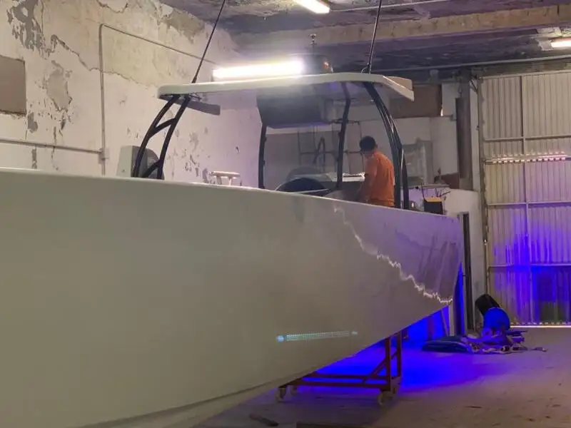 Bateau pneumatique semi-rigide à vendre