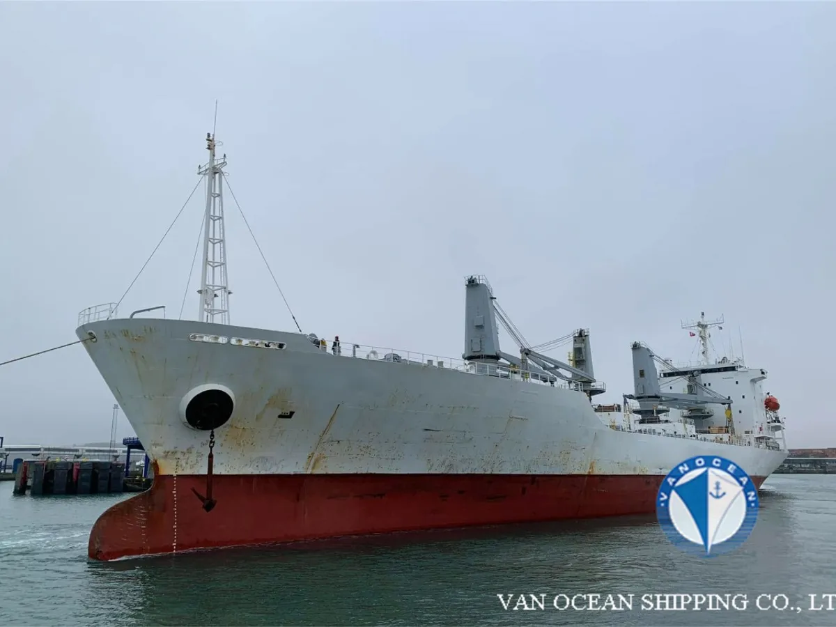Navire frigorifique à vendre