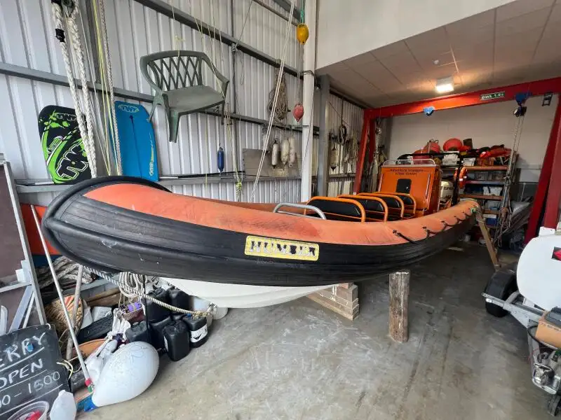 Bateaux de travail à vendre