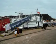 Navire d'arpentage à vendre