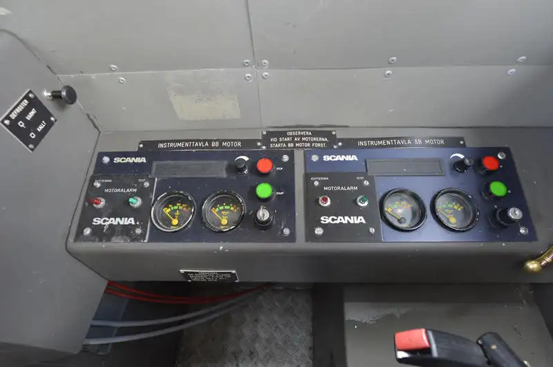 Navires militaires / de guerre à vendre