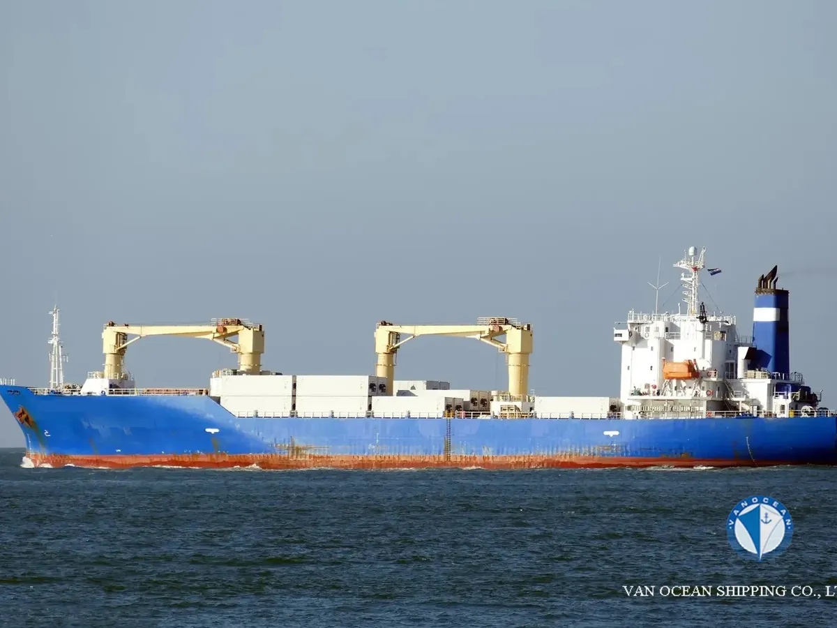 Navire frigorifique à vendre