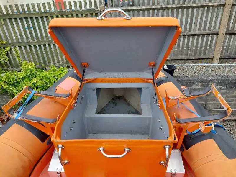 Bateau pneumatique semi-rigide à vendre
