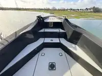 Bateau pneumatique semi-rigide à vendre