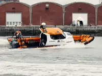 Bateau pneumatique semi-rigide à vendre