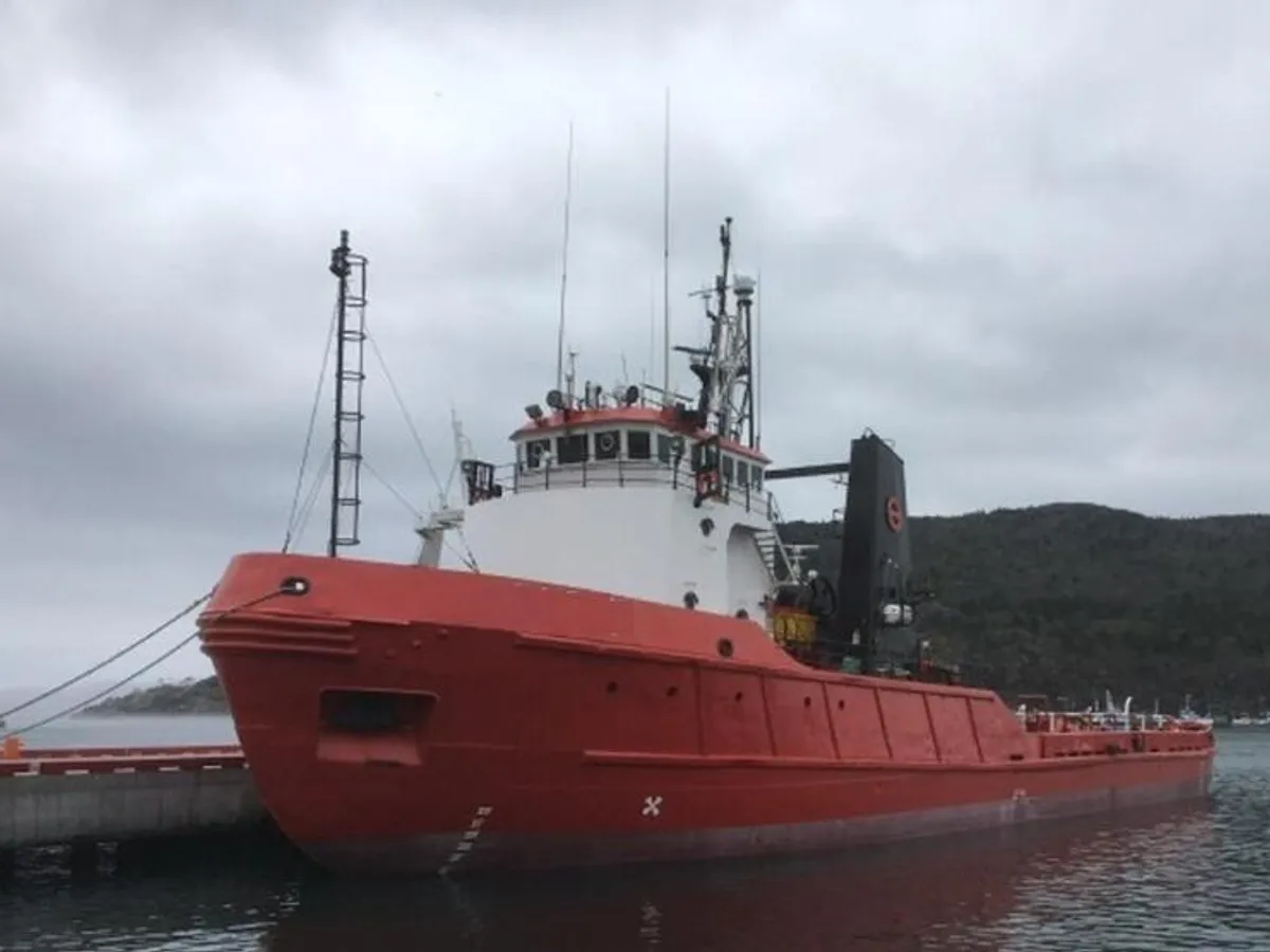 Navire d'approvisionnement à vendre