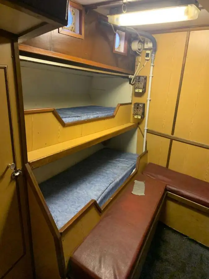 Bateaux de travail à vendre