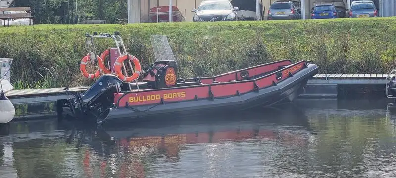 Bateau pneumatique semi-rigide à vendre