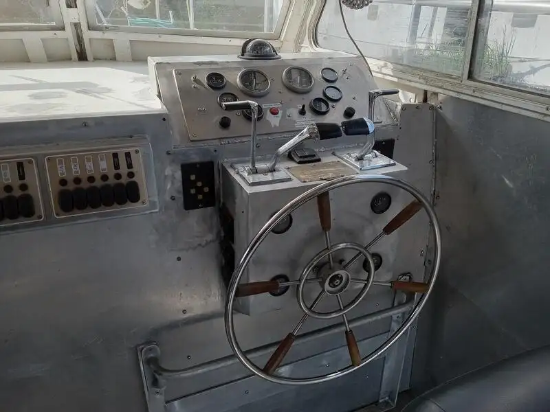 Bateau de transport d'équipage à vendre