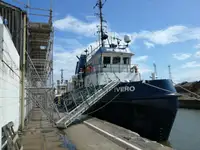 Navire d'arpentage à vendre