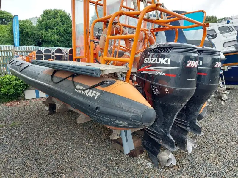 Bateau pneumatique semi-rigide à vendre