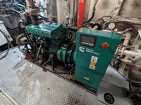 Navire d'arpentage à vendre