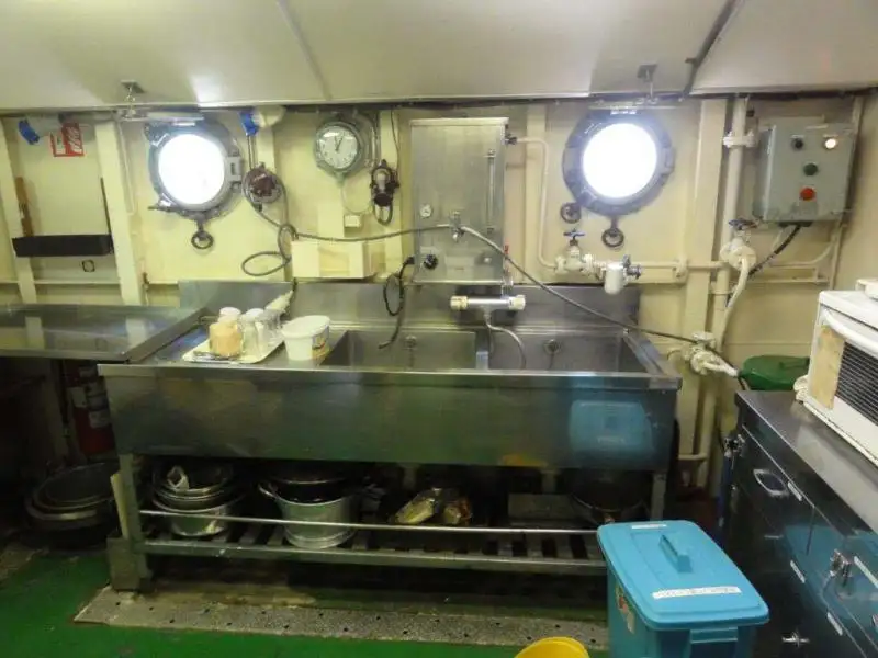 Navire d'approvisionnement à vendre