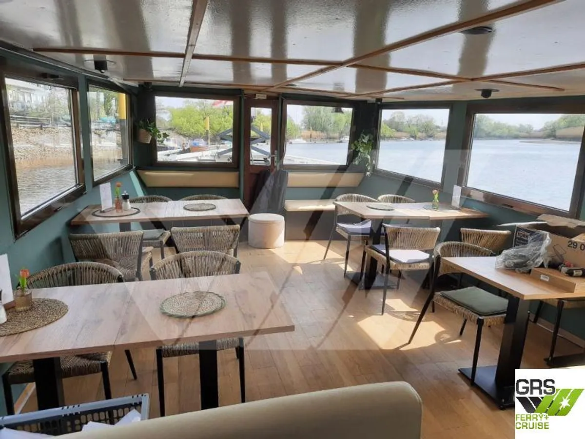 Bateau de tourisme à vendre