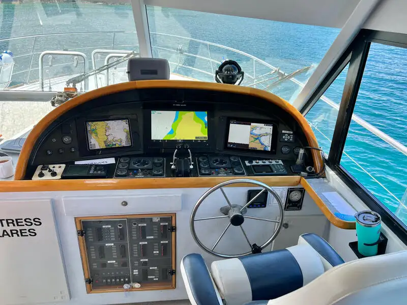 Navire de recherche à vendre