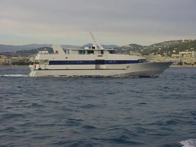 Navire-ferry à vendre