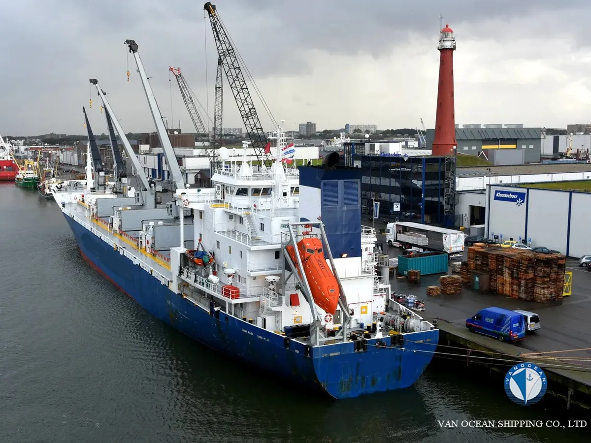 Navire frigorifique à vendre