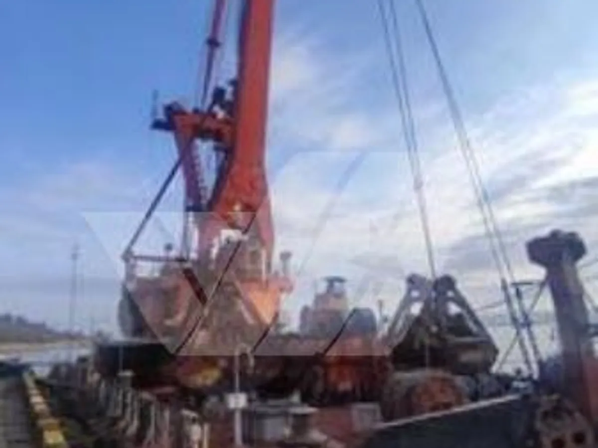 Navire grue à vendre