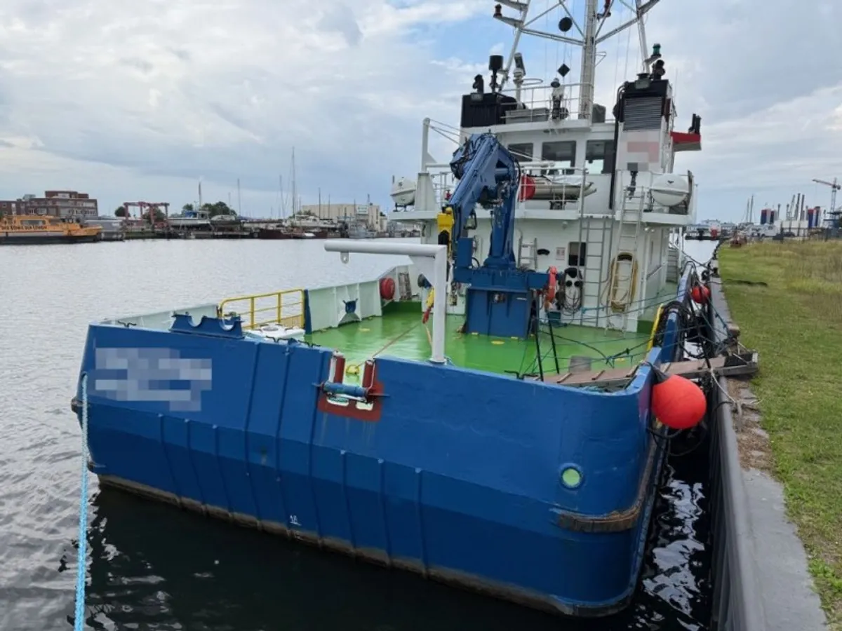 Navire d'approvisionnement à vendre