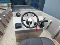 Bateaux de travail à vendre