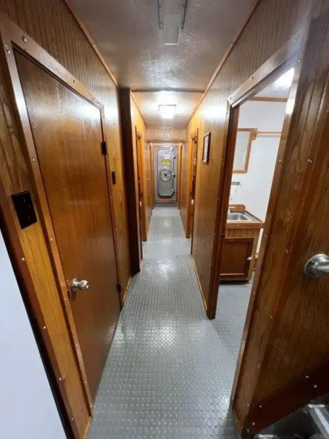 Bateau de transport d'équipage à vendre