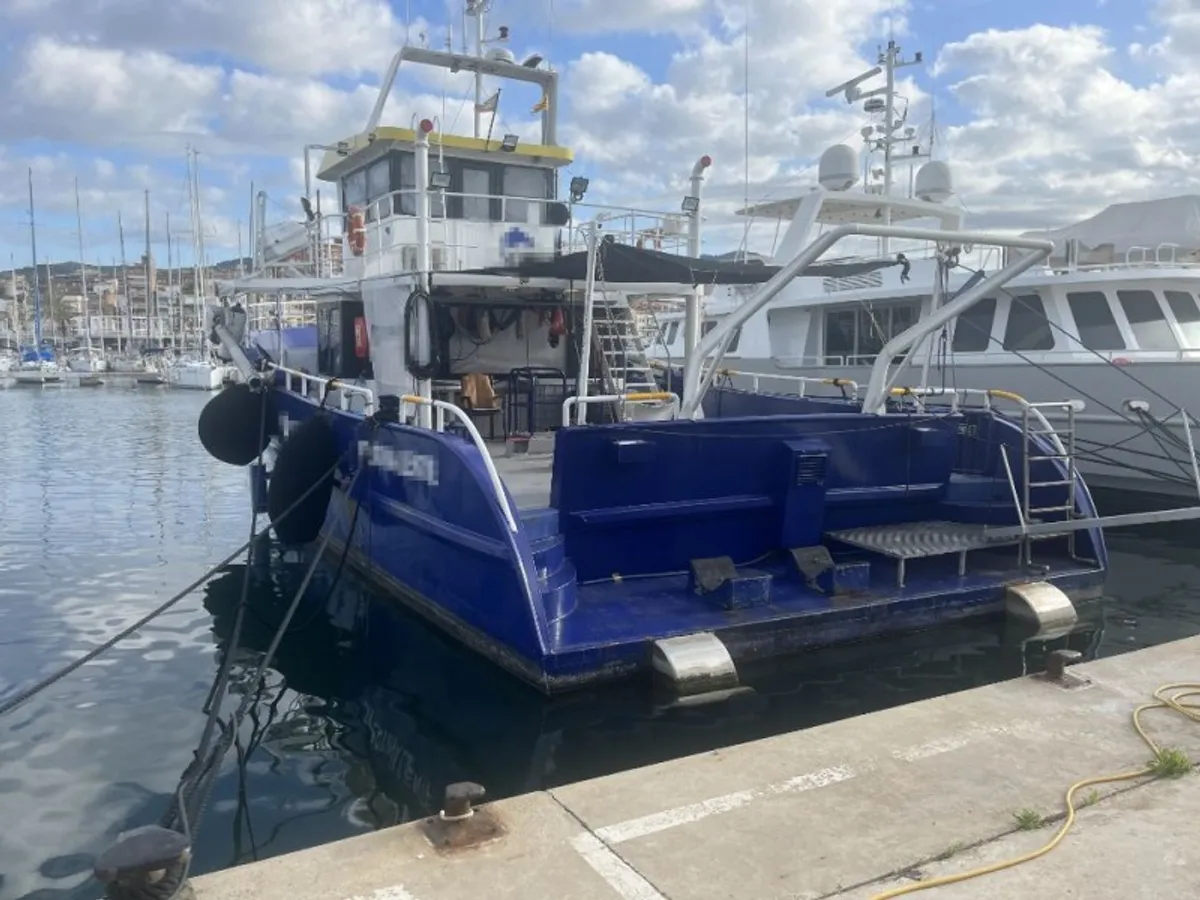 Navire d'arpentage à vendre
