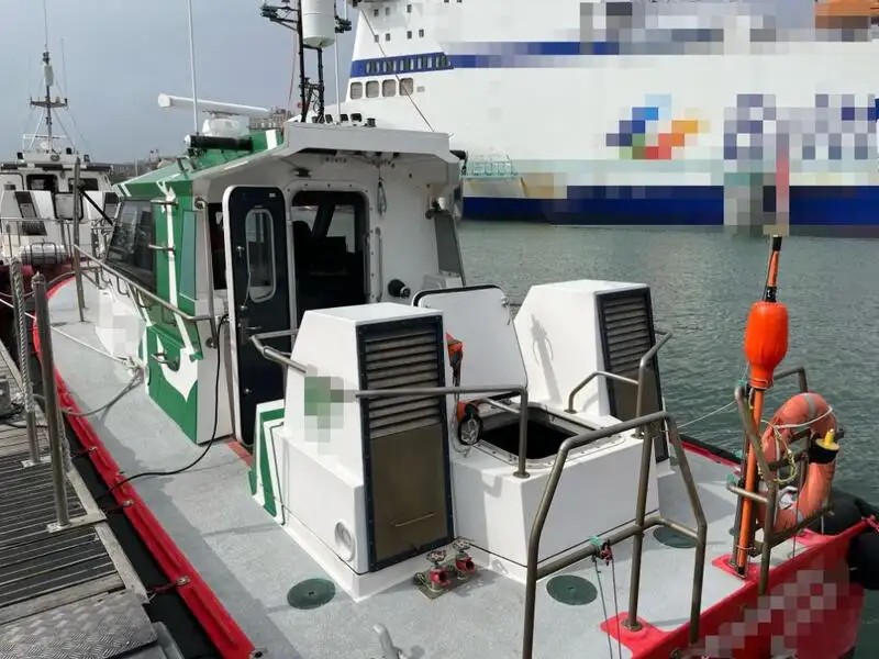 Bateau pilote à vendre