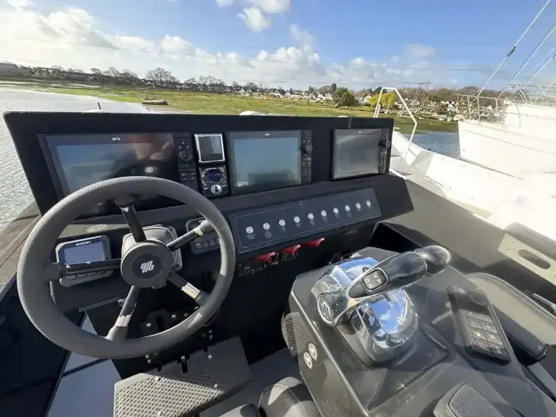 Bateau pneumatique semi-rigide à vendre