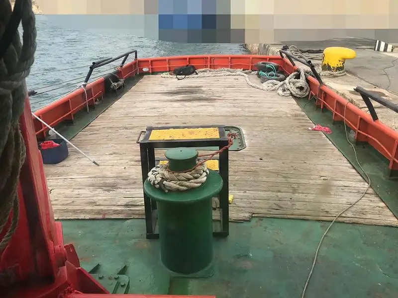Bateaux de travail à vendre