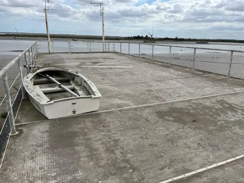 Barge d'hébergement à vendre
