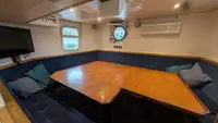 Navire d'arpentage à vendre