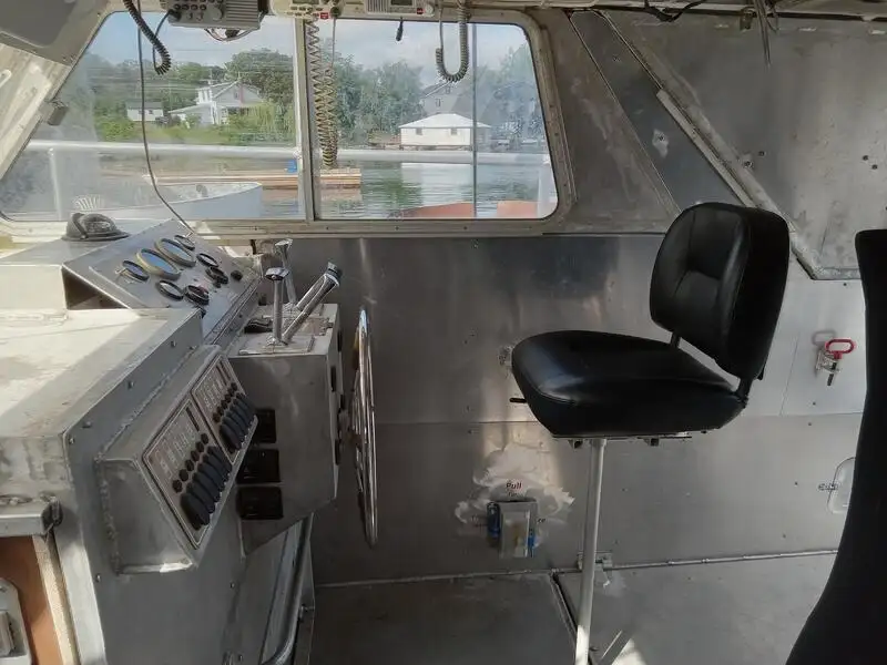 Bateau de transport d'équipage à vendre