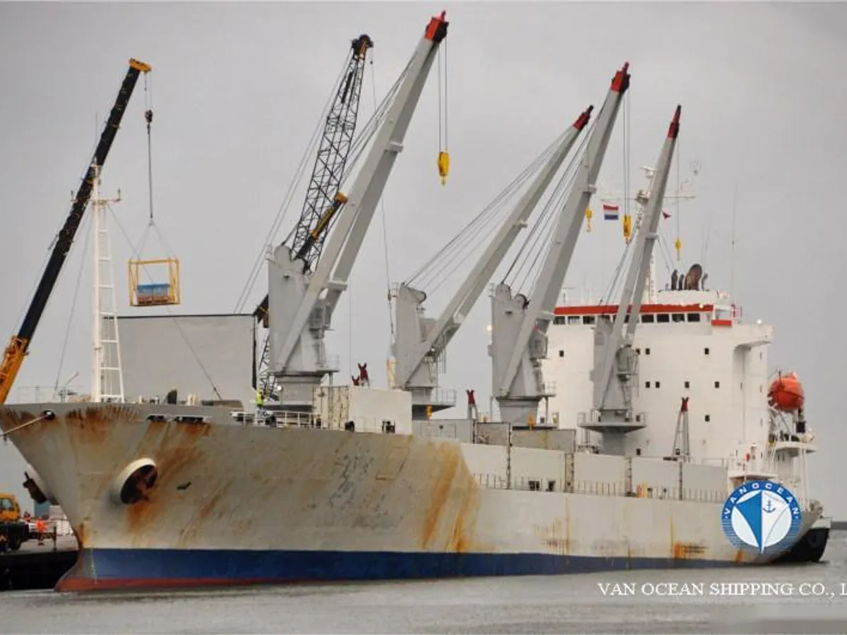 Navire frigorifique à vendre