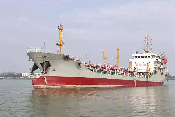 Pétrolier / chimiquier à vendre