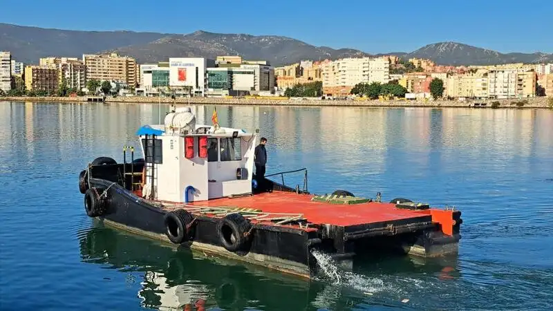 Bateaux de travail à vendre