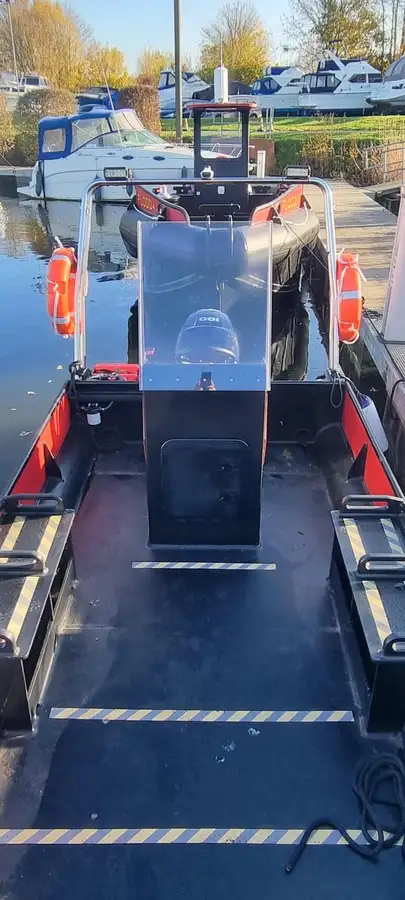 Bateau pneumatique semi-rigide à vendre