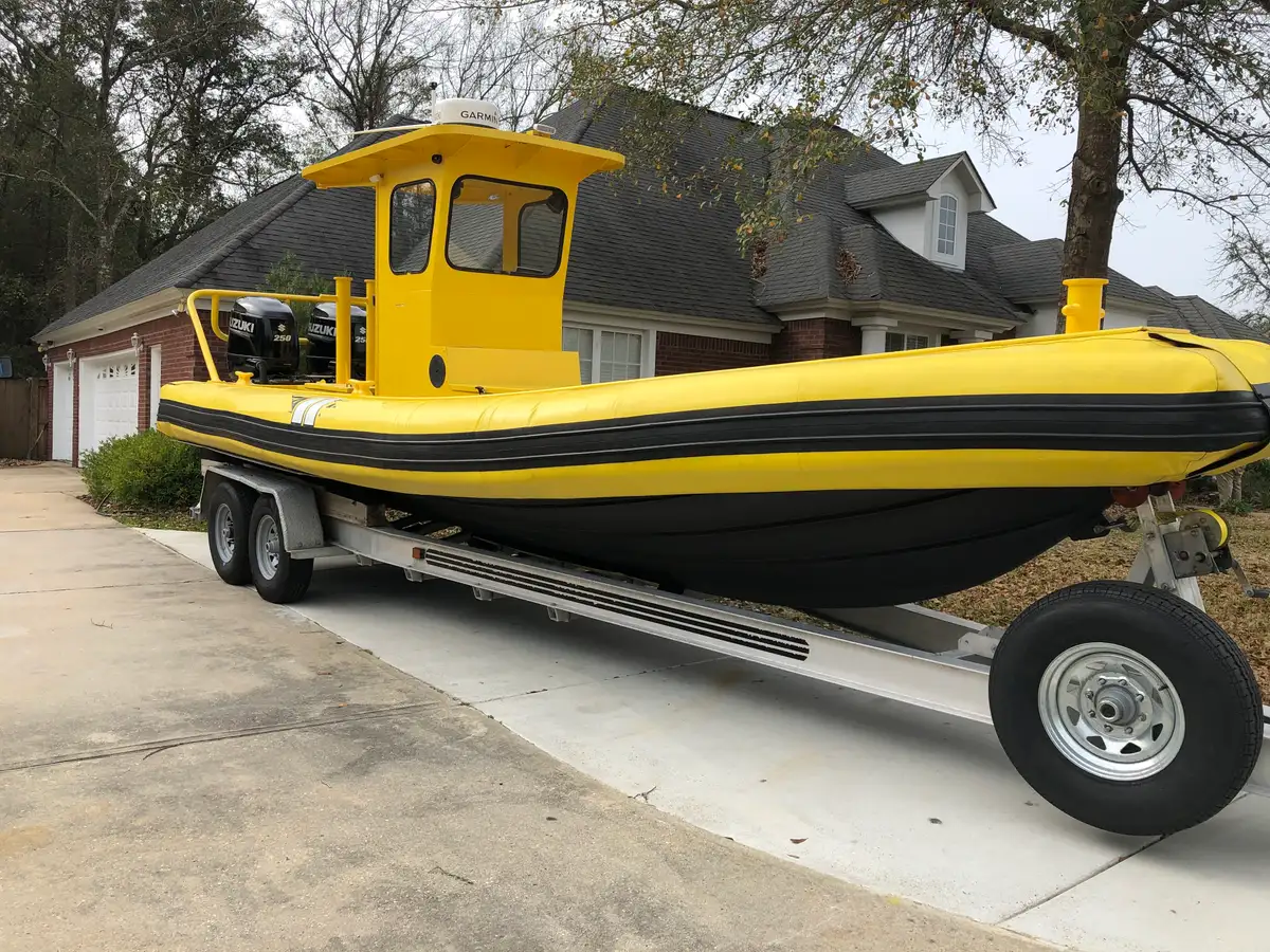 Bateau pneumatique semi-rigide à vendre