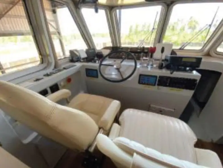 Bateau patrouilleur à vendre