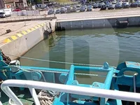 Navire grue à vendre