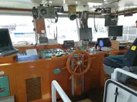 Navire d'arpentage à vendre