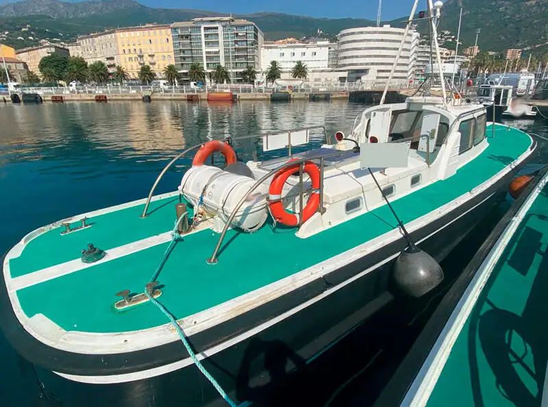 Bateau pilote à vendre