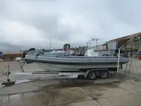 Bateau pneumatique semi-rigide à vendre